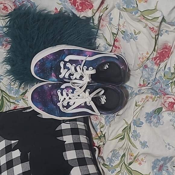 Shoes - Picture 4 of 4